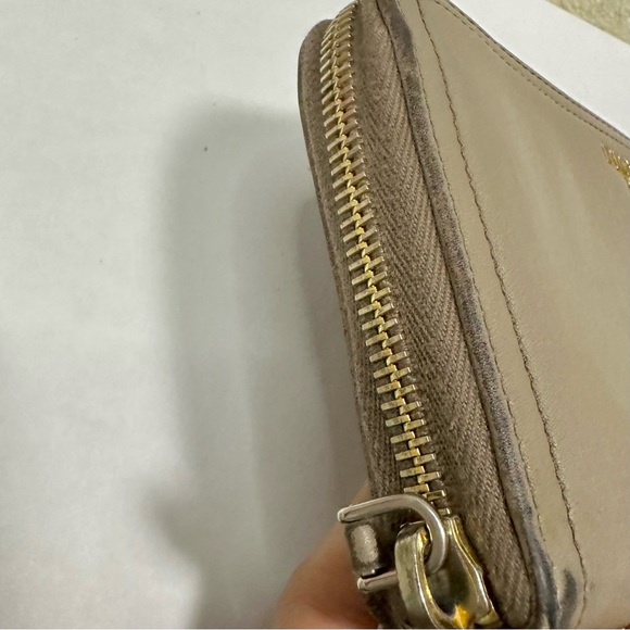 Prada Milano Zippy Wallet - Picture 3 of 10